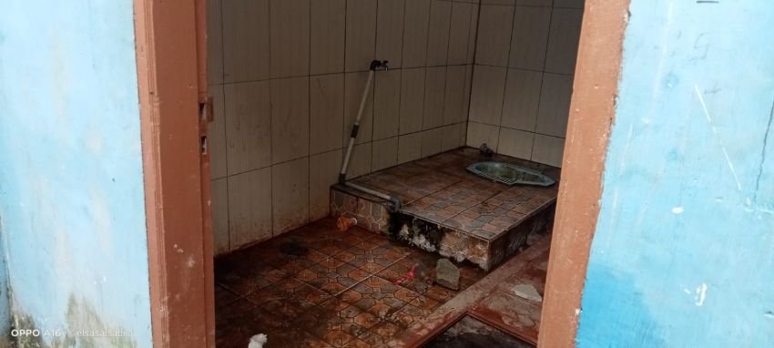 Pelajar SMPN 2 Kabanjahe Keluhkan Kebersihan Kamar Mandi