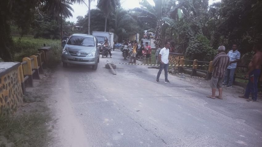 Jembatan Pemprov Sumut Jebol, Warga Deliserdang Larang Truk Melintas
