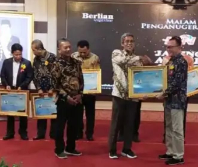 Dirut PDAM Tirta Mulia Pemalang Sumringah Dapat Penghargaan