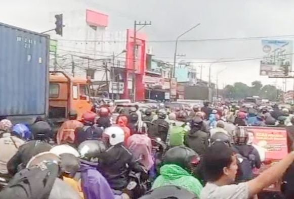 Parah, Proyek Pembangunan Pipa di Kampung Lalang Penyebab Kemacetan Berjam-jam