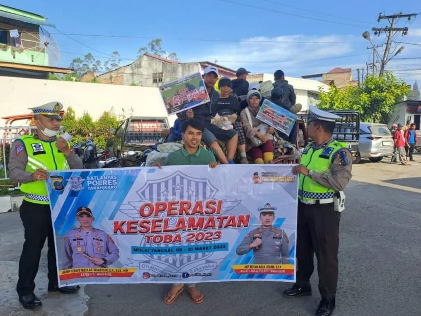 Brosur Keselamatan Dibagi Satlantas Polres Tanah Karo