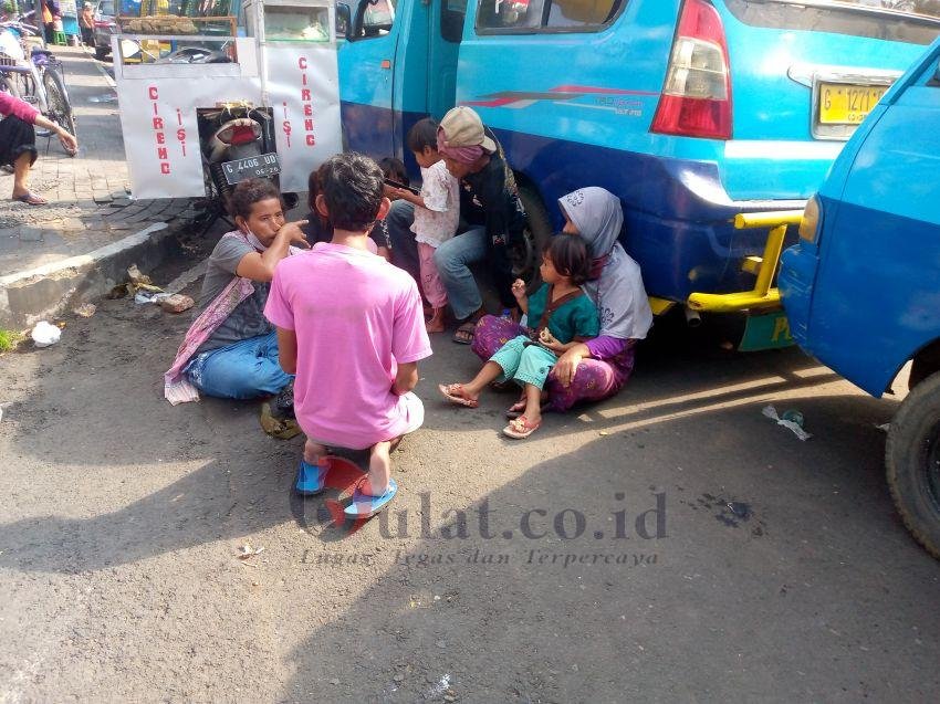 Setiap Jumat, Ratusan Pengemis Berkumpul di Pemalang
