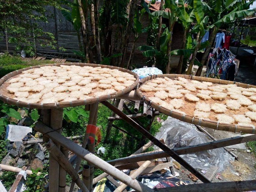 Kerupuk Rengginang Khas Pemalang Laris Manis Menjelang Lebaran
