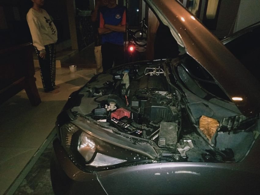 Panik Mobil Ada Percikan Api, Regu Damkar Pemalang Segera Datang