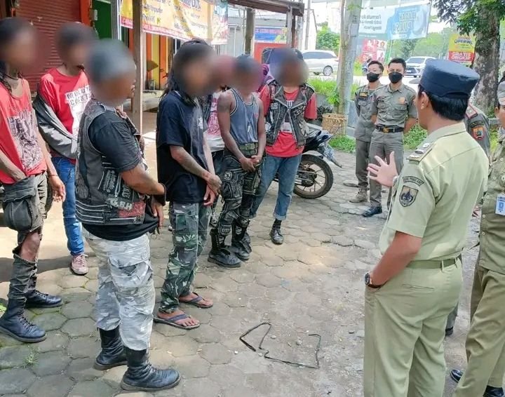 Bikin Resah Penghuni Pertokoan, Anak Punk Dikumpulkan Satpol PP Pemalang