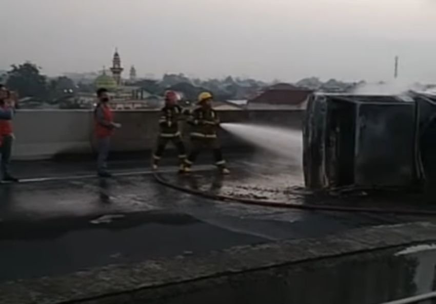 Mobil Pick Up Terbakar di Tol Medan - Binjai,  Satu Orang Dikabarkan Tewas