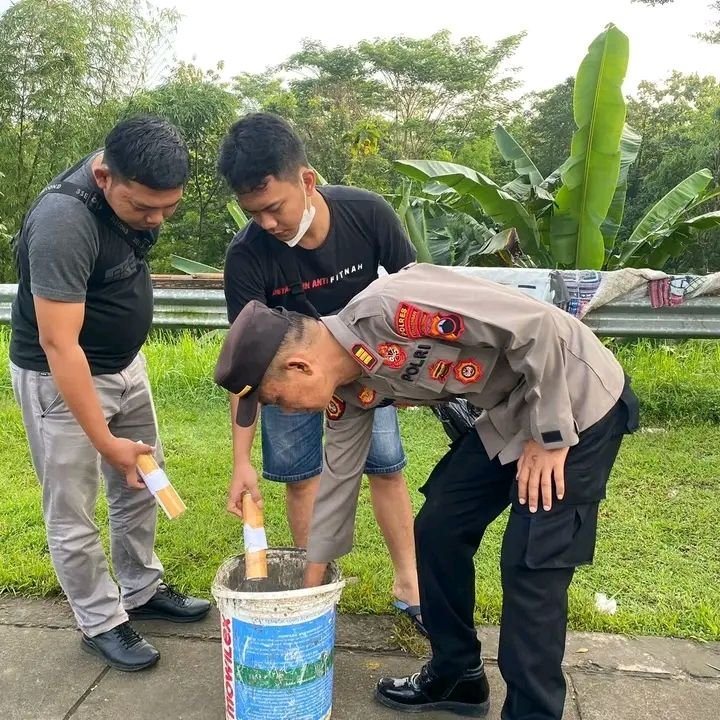 Polsek Kesesi Temukan Puluhan Petasan Siap Pakai di Perbatasan Pekalongan - Pemalang