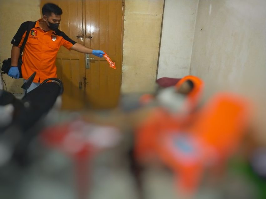Seorang Pria Ditemukan Tak Bernyawa di Dalam Rumah yang Terkunci