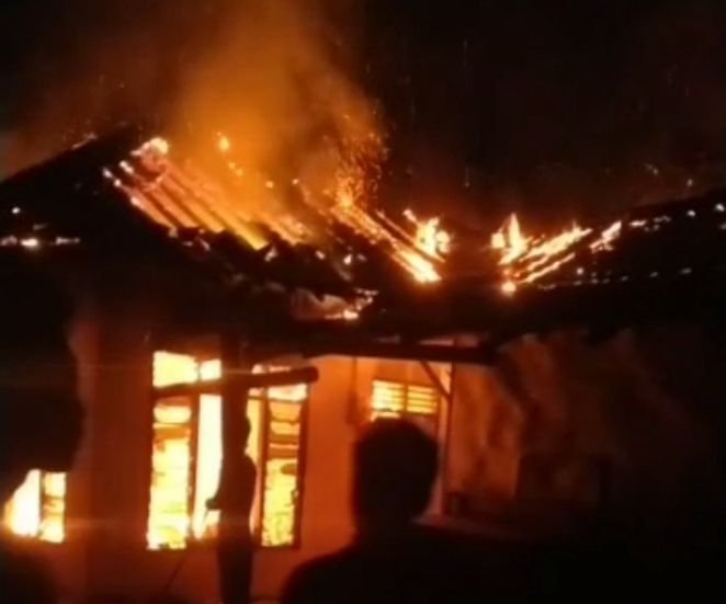 Diduga Akibat Hubungan Arus Pendek, Satu Unit Rumah Ludes Terbakar di Pemalang