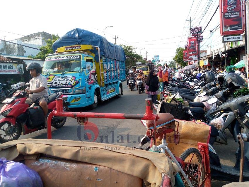 Warga Keluhkan Jalan Macet di Pasar Bojongbata