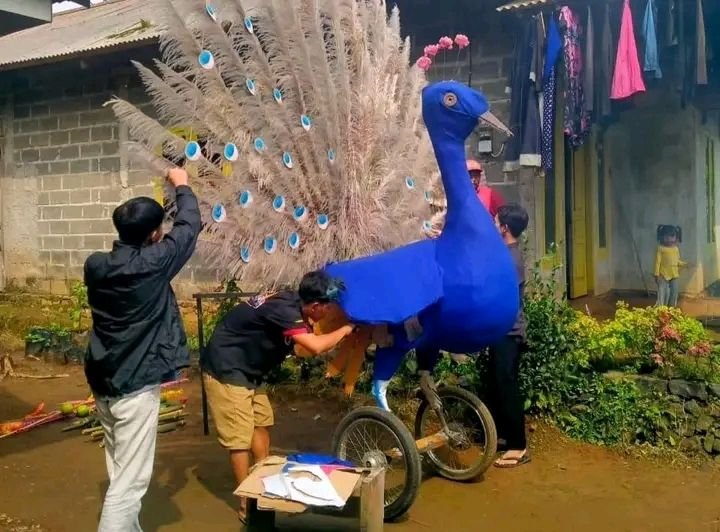 Ogoh-ogoh Semarakkan Malam Takbiran di Batang