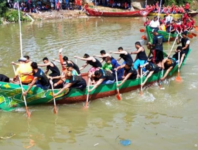 Batang Siap Gelar Lomba Perahu Dayung Tradisional Pada Idul Fitri Tahun Ini