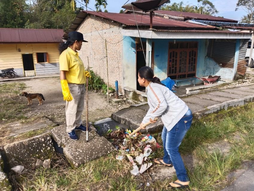 Gerakan Sabtu Bersih di Kecamatan Salak, Masyarakat Gotong-royong