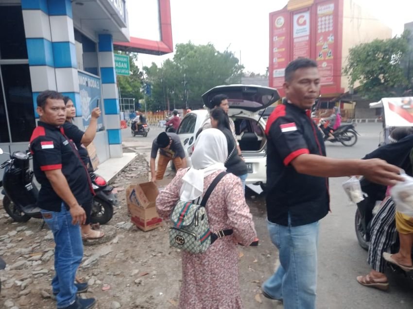 GMNS Labuhanbatu Bagikan Takjil dan Buka Bersama