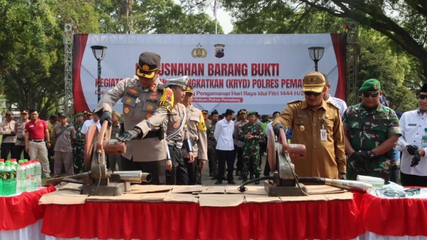 Polres Pemalang Musnahkan Ribuan Barang Bukti Miras dan Ratusan Knalpot Brong