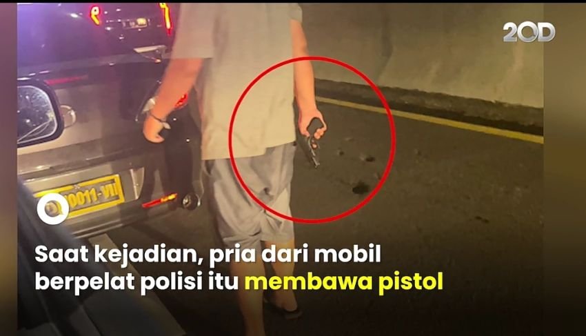 Pria "Koboy" Pengendara Mobil Dinas Polisi Tenteng Pistol di Tol