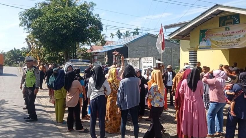 Fakta Dugaan Kades di Langkat Selingkuh dengan Staff, Warga Sempat Geruduk Kantor Desa
