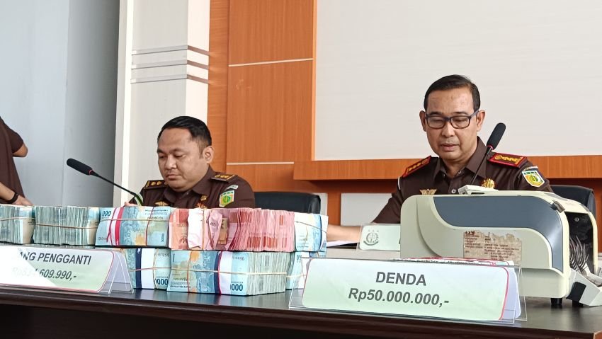 Kejari Binjai Terima Uang Ganti Rugi Kasus Korupsi Dana BOS SMAN 6 Binjai