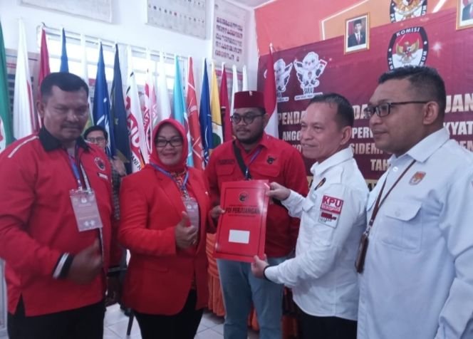 KPU Terima Berkas Bacaleg Partai PDIP Kota Padang Sidempuan