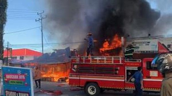 Lima Bangunan Ludes Terbakar di Padang, Kerugian Capai Rp 1 Miliar