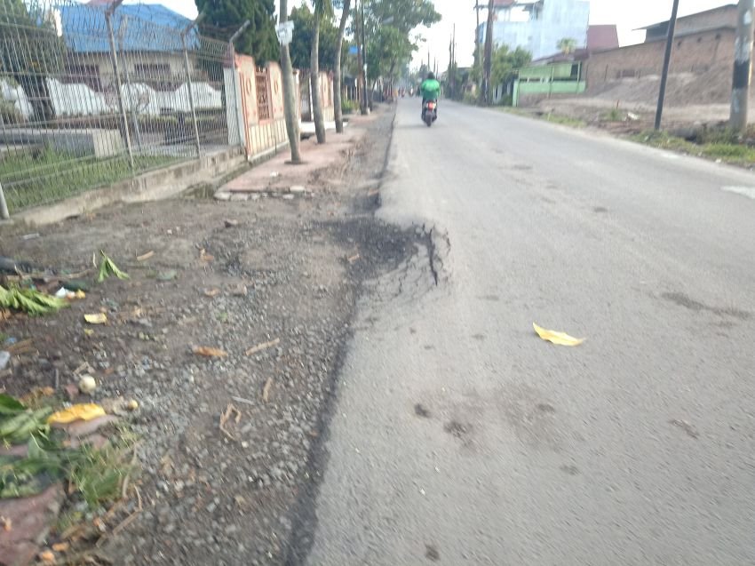 Pasca Ditanya Terkait Jalan Rusak di Jalan Menteng Medan, Lurah Binjai Blokir WhatsApp Wartawan