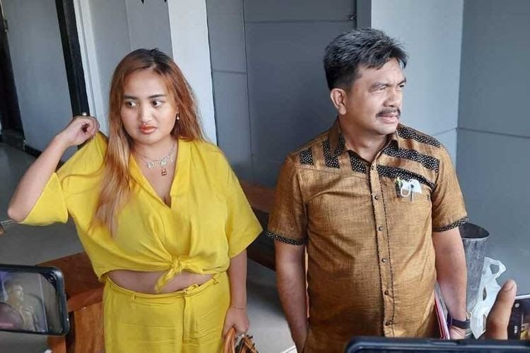 Jadi Tersangka Penistaan Agama, Lina Mukherjee Datangi Polda Sumsel Wajib Lapor