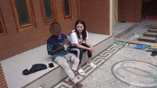 Cerita Kades Cantik Lamongan Yang Coba Luluhkan Anak Pecandu Pertalite Untuk Berhenti