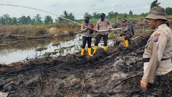 Bakar Lahan Seluas 5 Hektar, Ayah dan Anak di Rokan Hilir Ditangkap Polisi