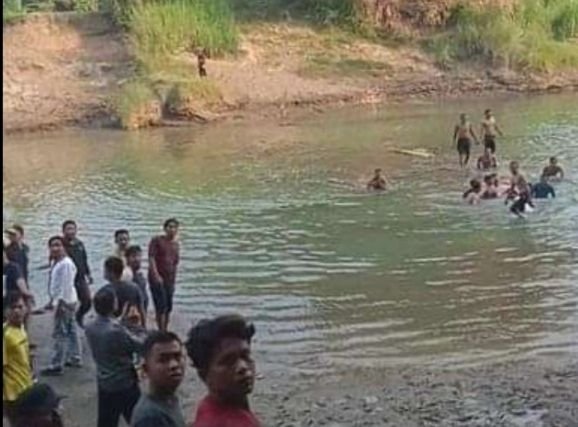Tolong Teman, Bocah Belasan Tahun Tenggelam di Kali Comal Pemalang