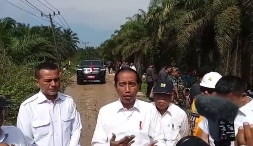 Jokowi Ngaku Dapatkan Info Jalan Rusak Melalui Media Sosial