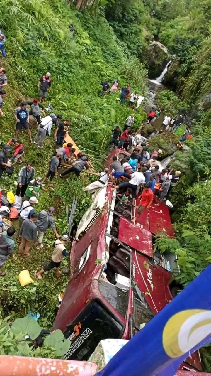 Pengakuan Supir Bus Masuk Jurang di Guci Tegal