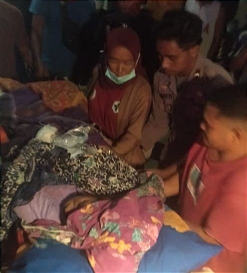 Ibu Hamil di Labuan Bajo Berhasil Dibantu Sat Polairud Polres Mabar Saat Hendak Melahirkan
