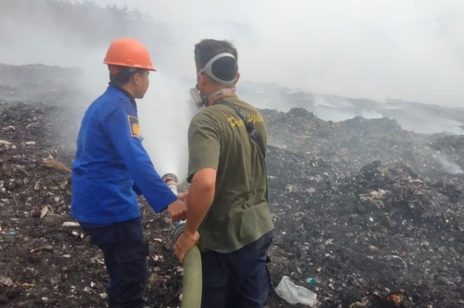 Sempat Dipadamkan, TPA Pesalakan Kembali Mengeluarkan Api