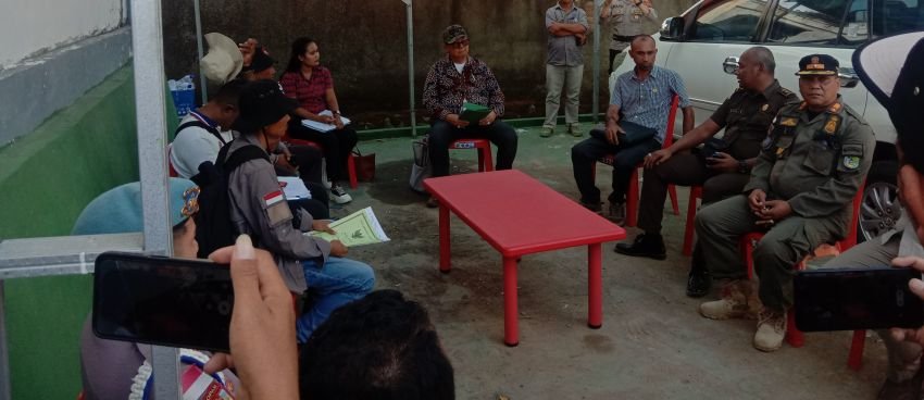 Sengketa Aset, Warga-Kasi Pidsus Kejari Mabar Berdebat