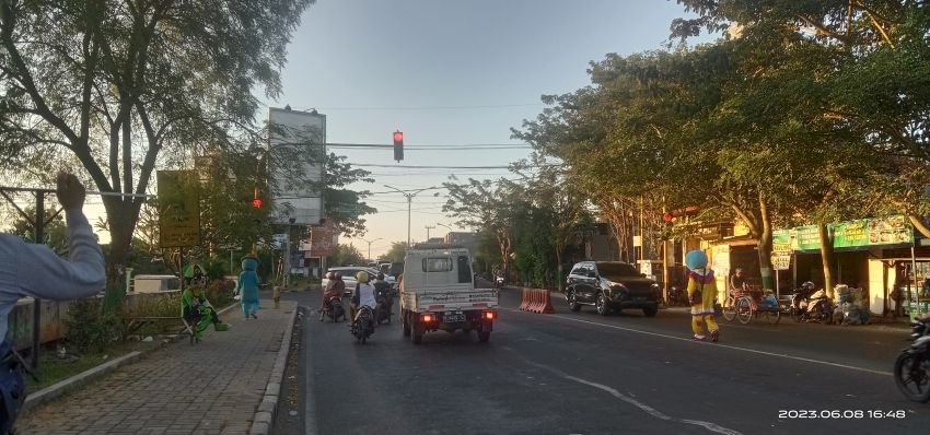 Manusia Silver dan Badut Menjamur di Pamekasan, Pemkab Lakukan Penertiban