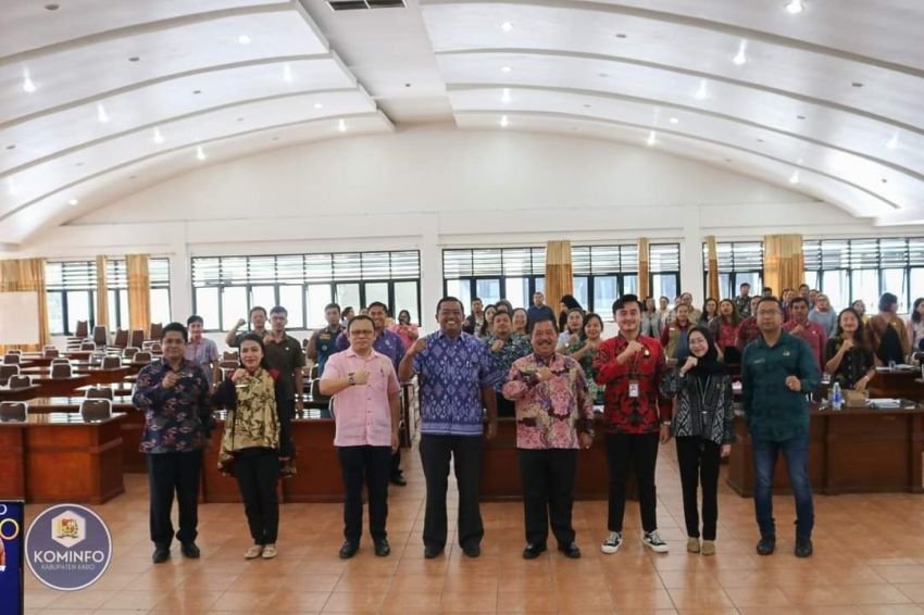 Sekdakab Karo Buka Sosialisasi Pelaksanaan Sistem Pemerintah Basis Elektronik