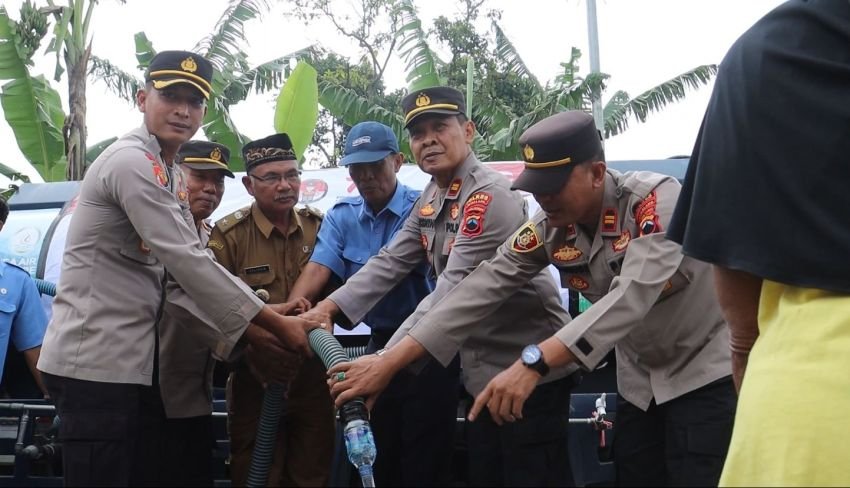 Warga Desa Siremeng Dapat Bantuan Air Bersih