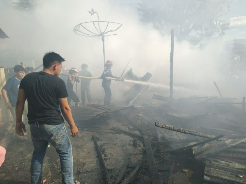Tiga Rumah Kontarakan Warga di Banjar Sehat Madina Ludes Terbakar