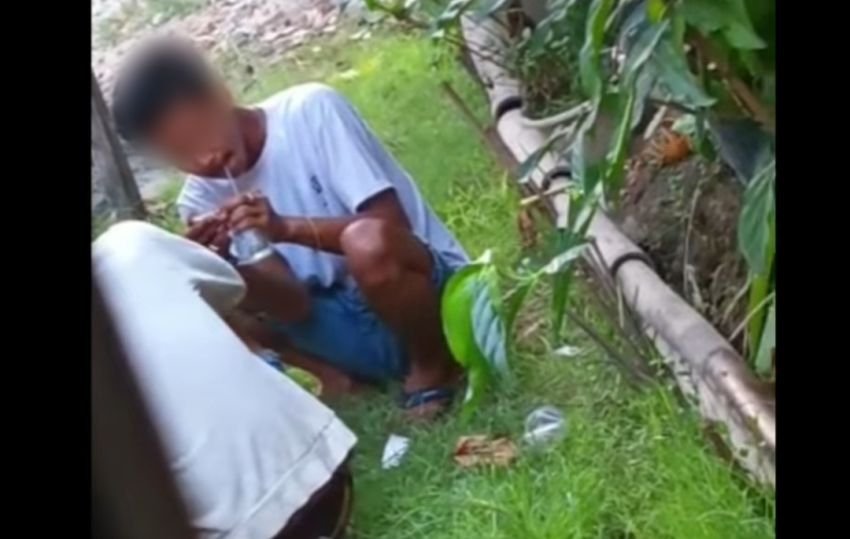 Viral..! Dua Pemuda Pesta Sabu Dibelakang Rumah Warga