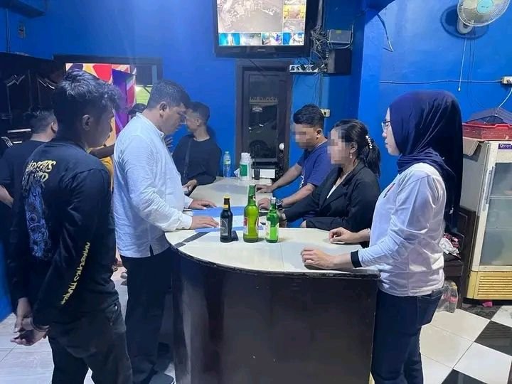 Puluhan Botol Miras Diamankan Dalam Operasi Cipta Kondisi