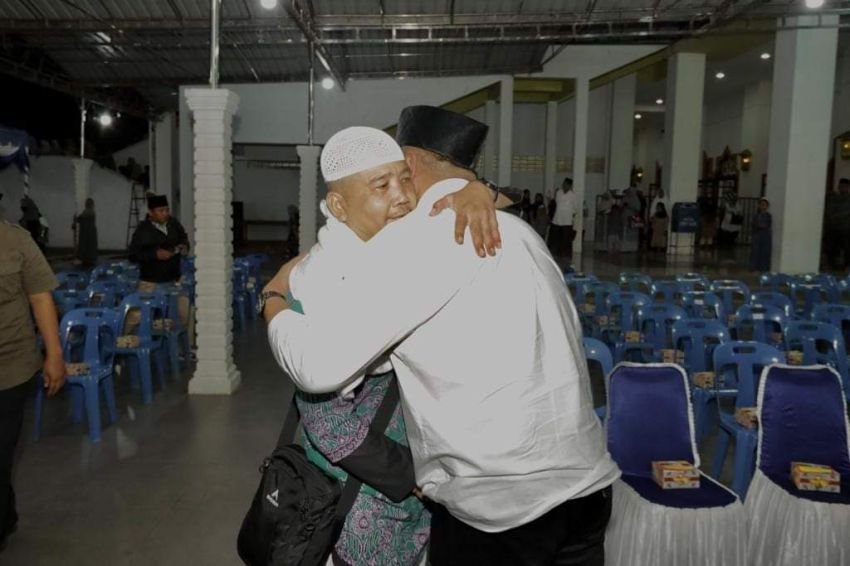 Disambut Haru, Jamaah Haji Madina Kloter Pertama Tiba di Madina