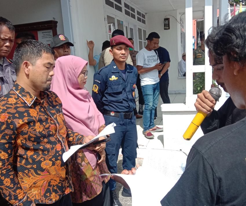 Dinilai Tidak Profesional, Gemas Gruduk Kantor KPU Kota PSP