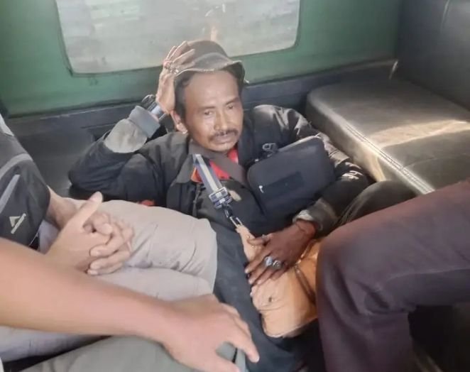 Resahkan Masyarakat, ODGJ Depan Puskesmas Mulyoharjo Digaruk Satpol PP Pemalang