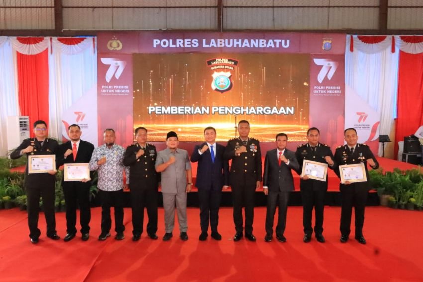 Pemberian Reward Warnai Resepsi Hari Bhayangkara Ke 77 di Polres Labuhanbatu