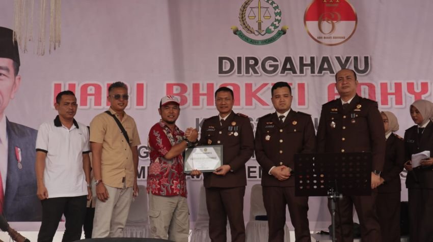 HBA ke 63 Kejari Labuhanbatu Terima Sejumlah Penghargaan