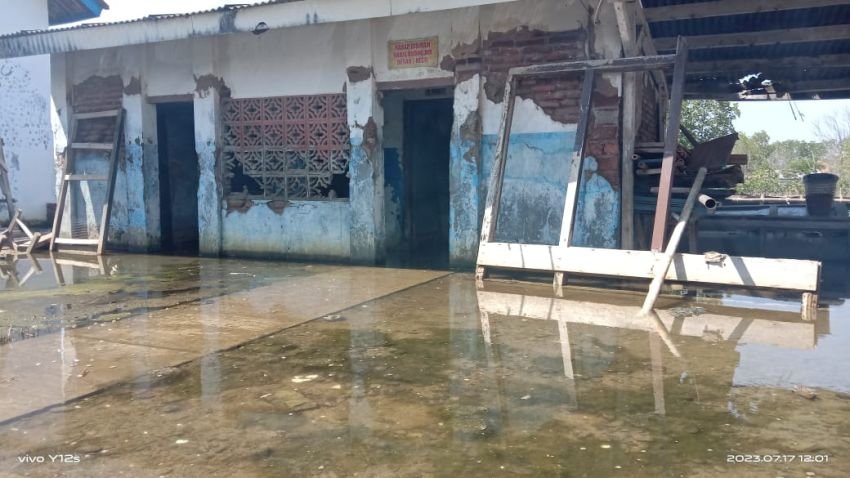 Parah..! Guru dan Murid Sekolah Dasar Kencing Mengungsi Gegara Toilet Sekolah Rusak Berat