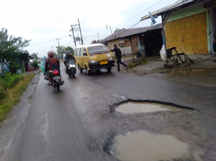 Jalan Rusak di Percut Sei Tuan, Kadis SDADBK Deliserdang Berikan Tanggapan