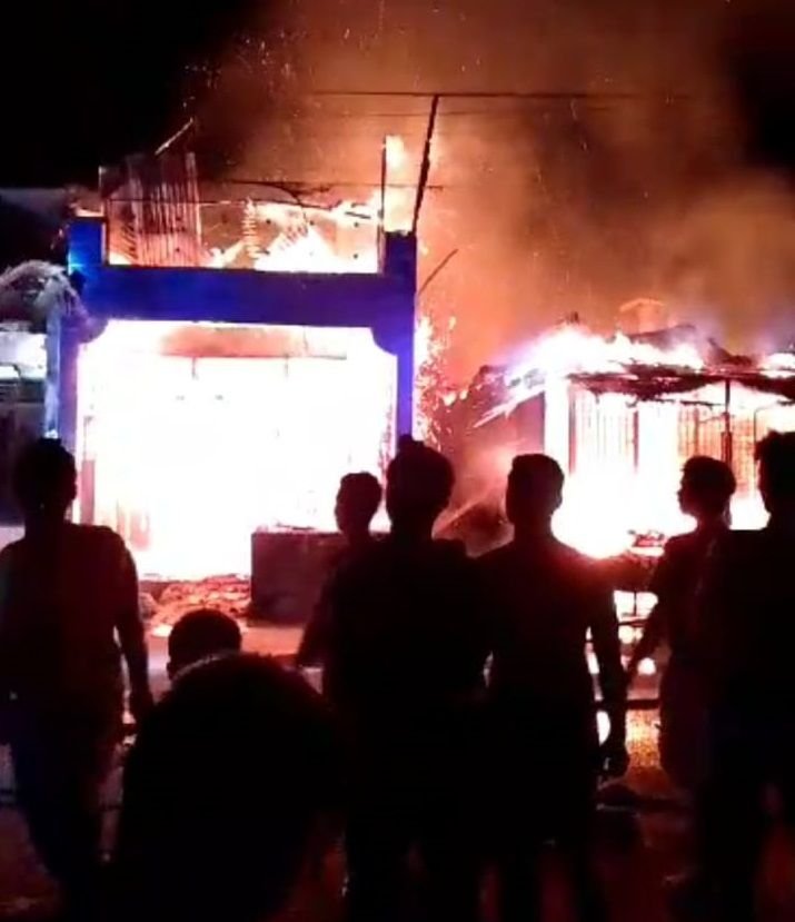 Dua Unit Rumah Terbakar di Depan Polsek Pantai Cermin Sergai