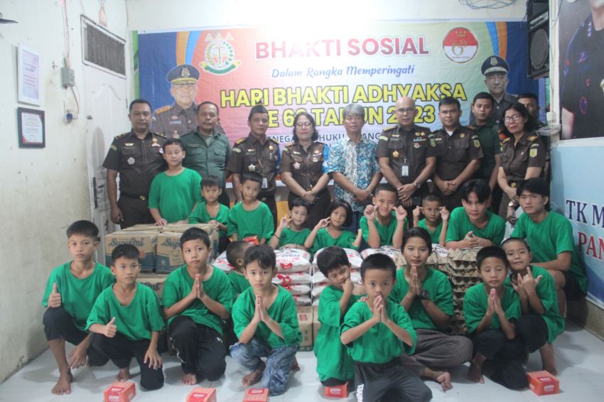 Meriahkan HUT HBA dan IAD Kejatisu Gelar Bakti Sosial