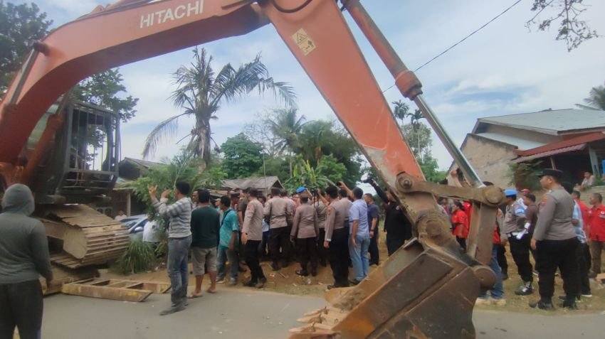 Eksekusi Lahan di Desa Cempedak Lobang Nyaris Ricuh